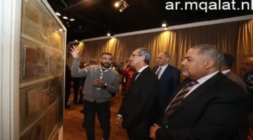 وزير الاتصالات يدشن طابعاً تذكارياً جديداً خلال زيارته لمعرض الرواد السنوي